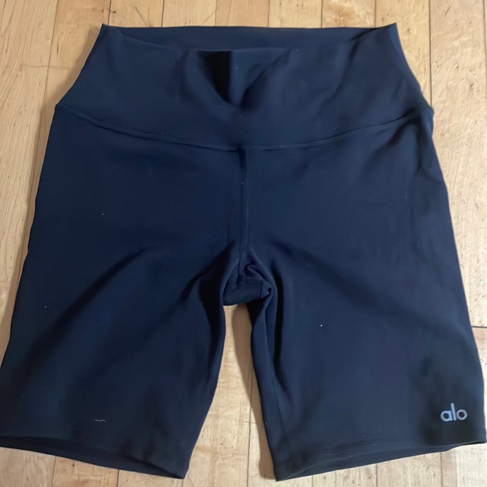 ALO yoga black biker shorts